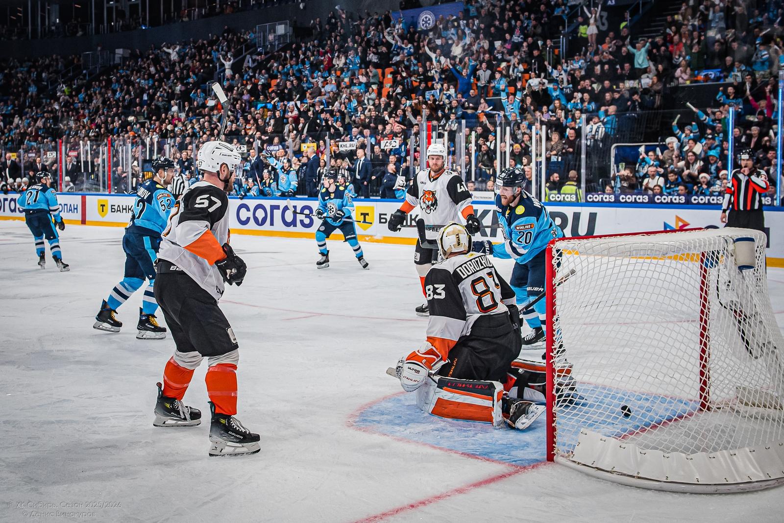Фото Хоккейная «Сибирь» выдержала напор и победила «Амур». Фоторепортаж 28