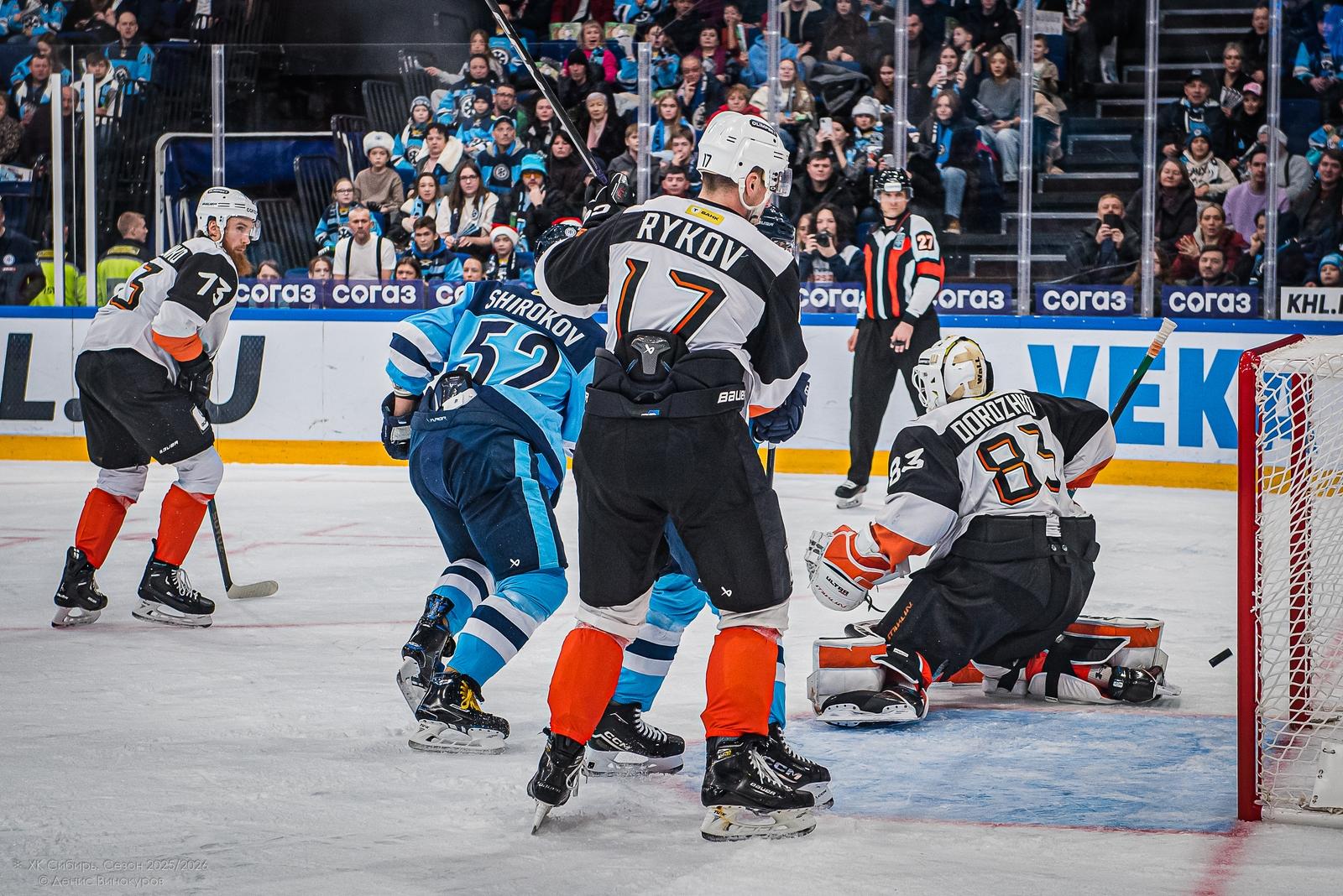 Фото Хоккейная «Сибирь» выдержала напор и победила «Амур». Фоторепортаж 32