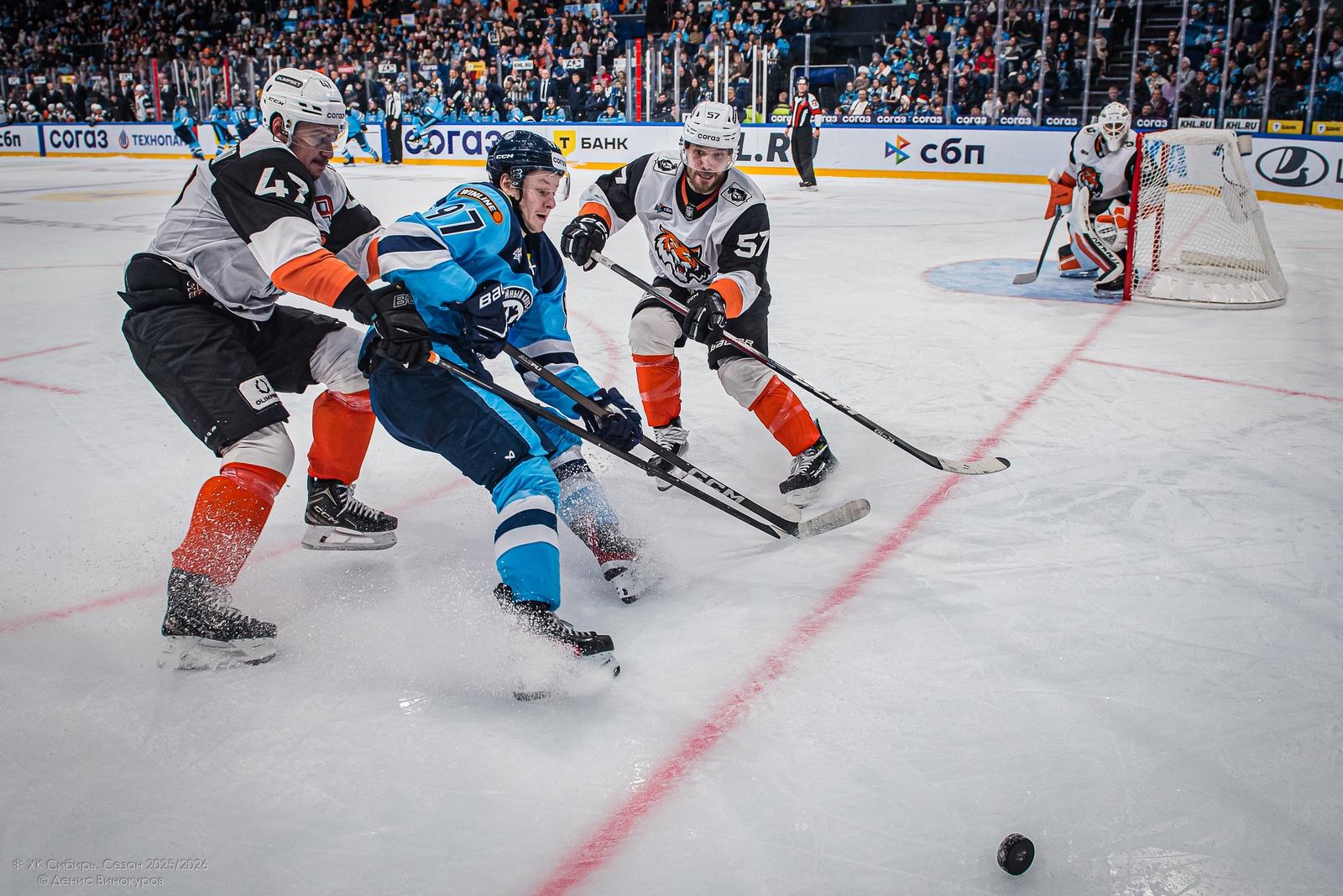 Фото Хоккейная «Сибирь» выдержала напор и победила «Амур». Фоторепортаж 36