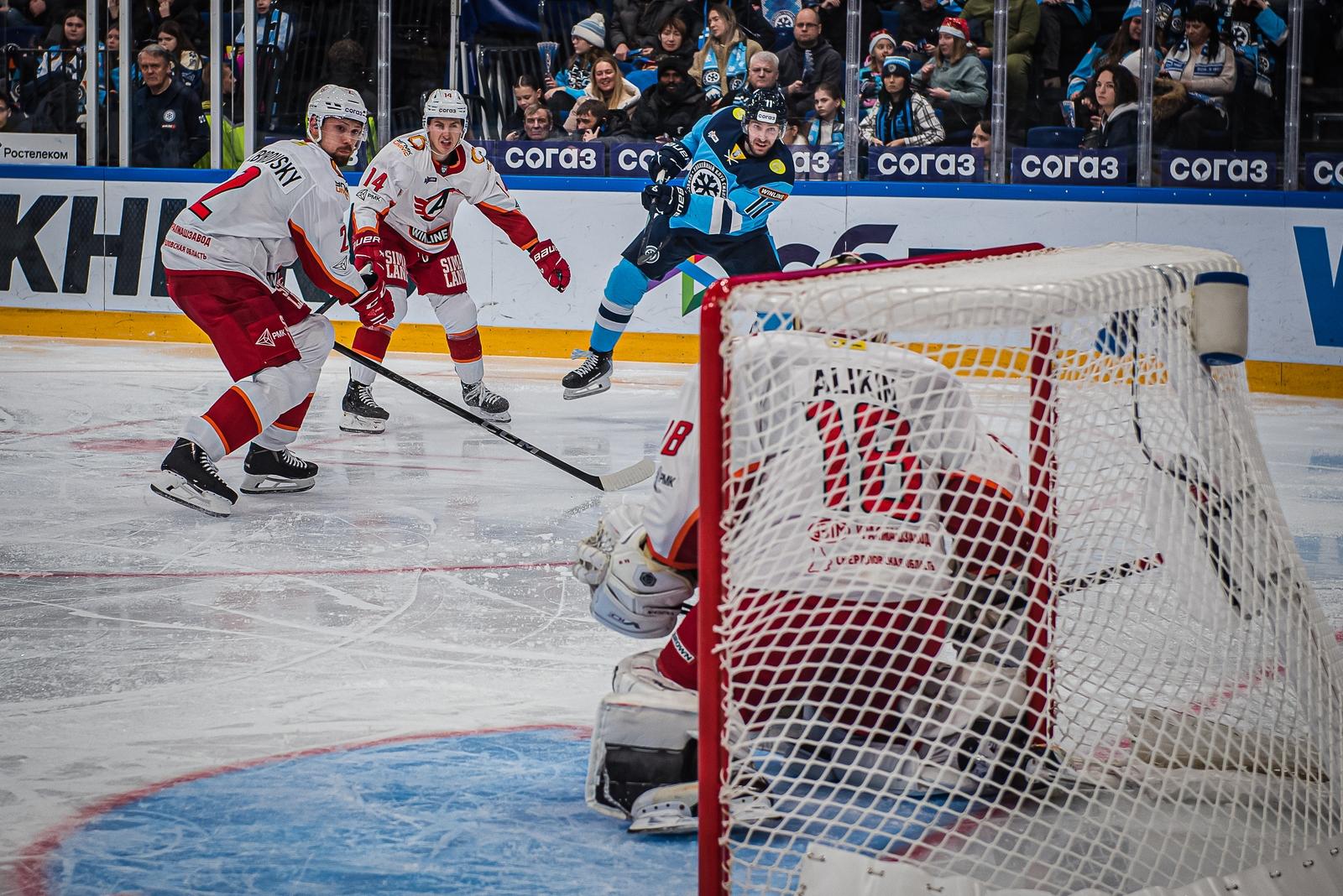 Фото Хоккейная «Сибирь» «всухую» проиграла «Автомобилисту» на домашнем льду. Фоторепортаж 3