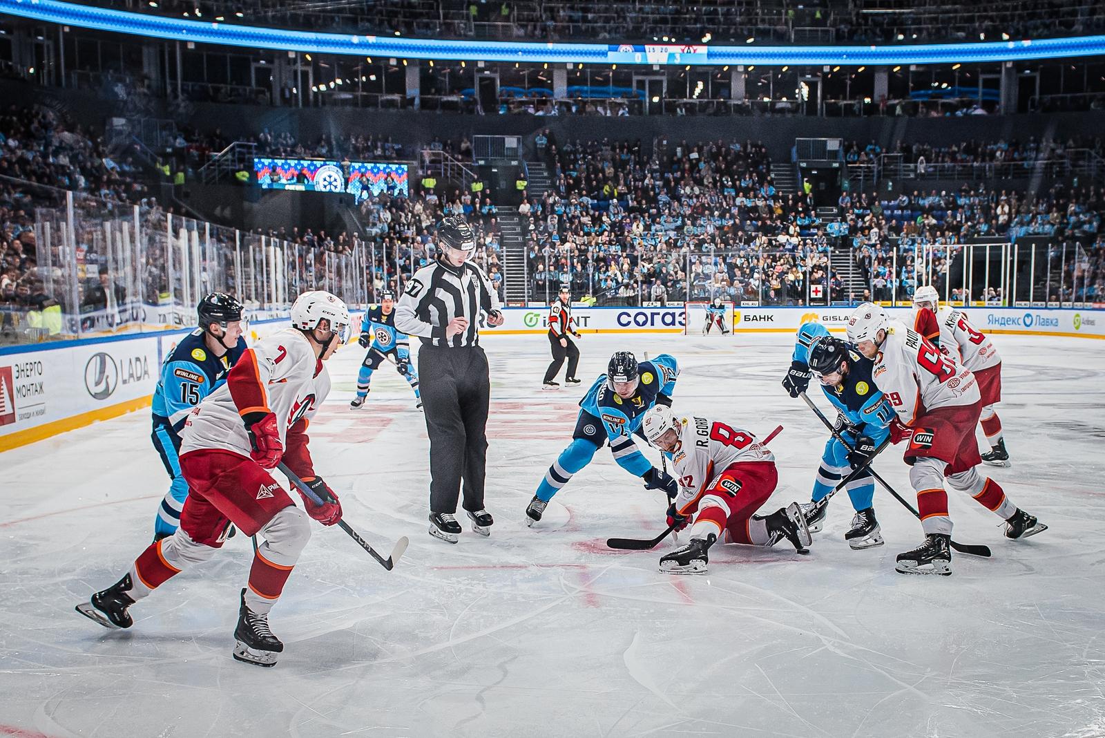 Фото Хоккейная «Сибирь» «всухую» проиграла «Автомобилисту» на домашнем льду. Фоторепортаж 5