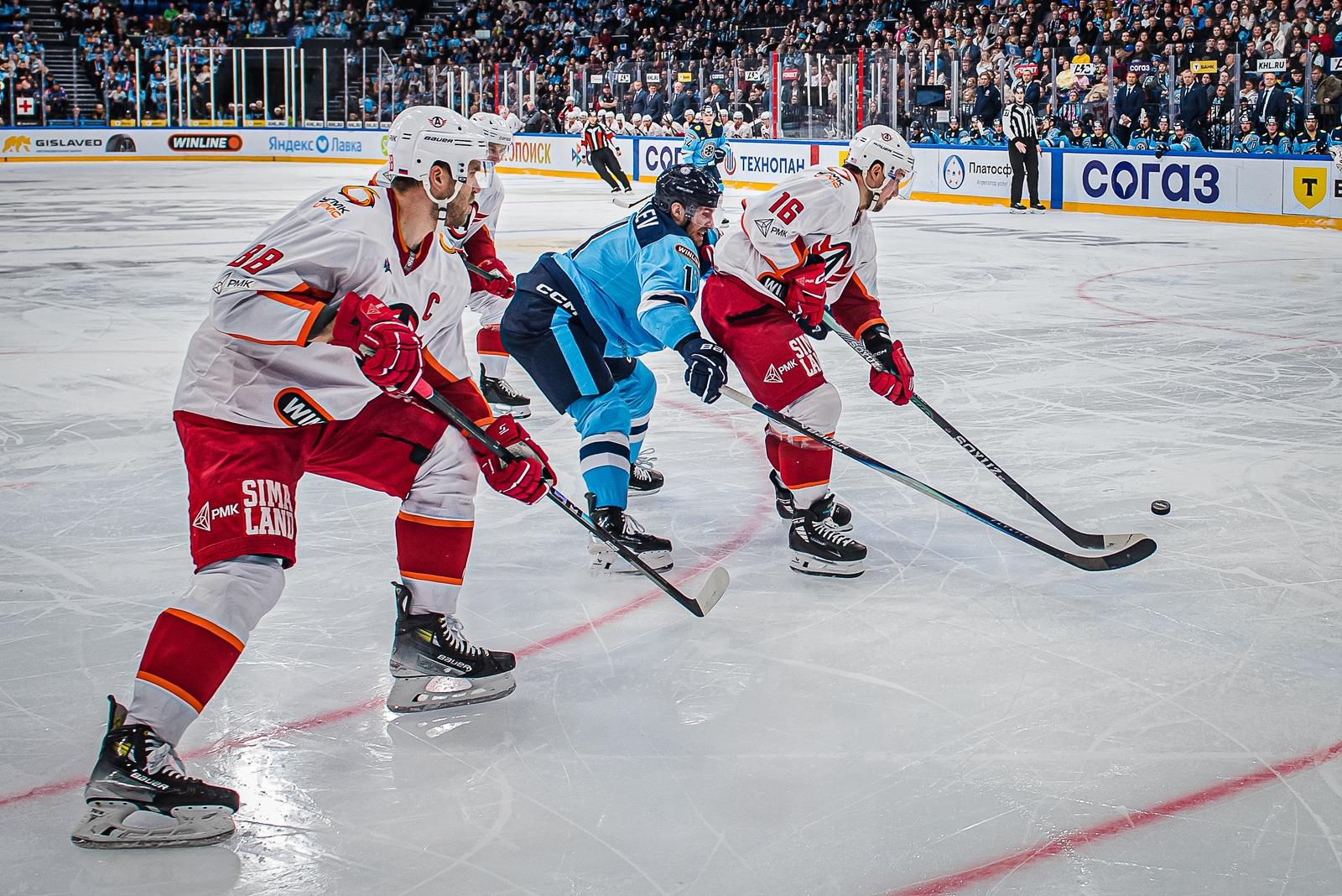 Фото Хоккейная «Сибирь» «всухую» проиграла «Автомобилисту» на домашнем льду. Фоторепортаж 6