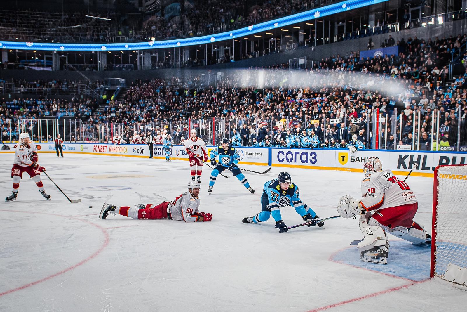 Фото Хоккейная «Сибирь» «всухую» проиграла «Автомобилисту» на домашнем льду. Фоторепортаж 13