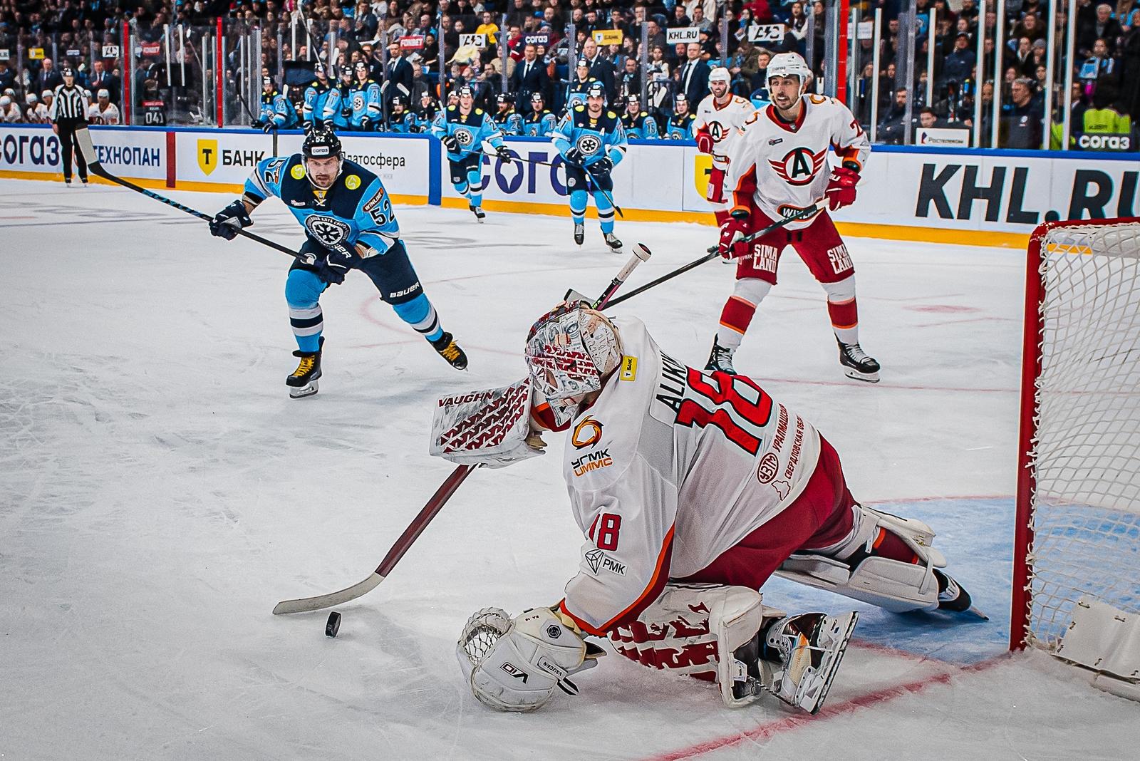 Фото Хоккейная «Сибирь» «всухую» проиграла «Автомобилисту» на домашнем льду. Фоторепортаж 15