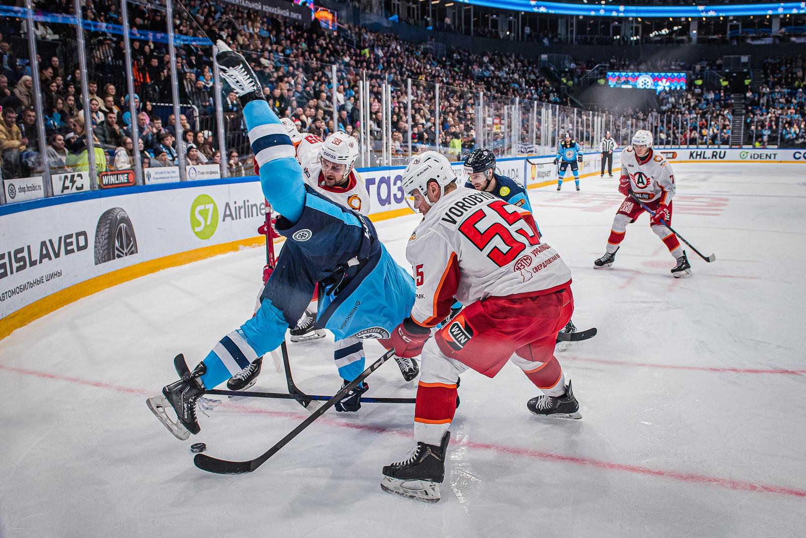 Фото Хоккейная «Сибирь» «всухую» проиграла «Автомобилисту» на домашнем льду. Фоторепортаж 21