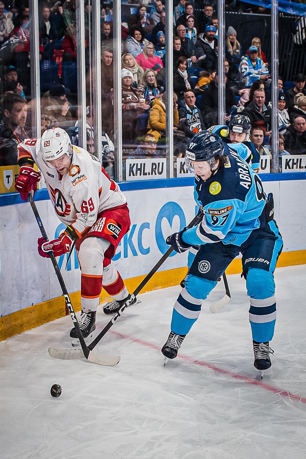 Фото Хоккейная «Сибирь» «всухую» проиграла «Автомобилисту» на домашнем льду. Фоторепортаж 25