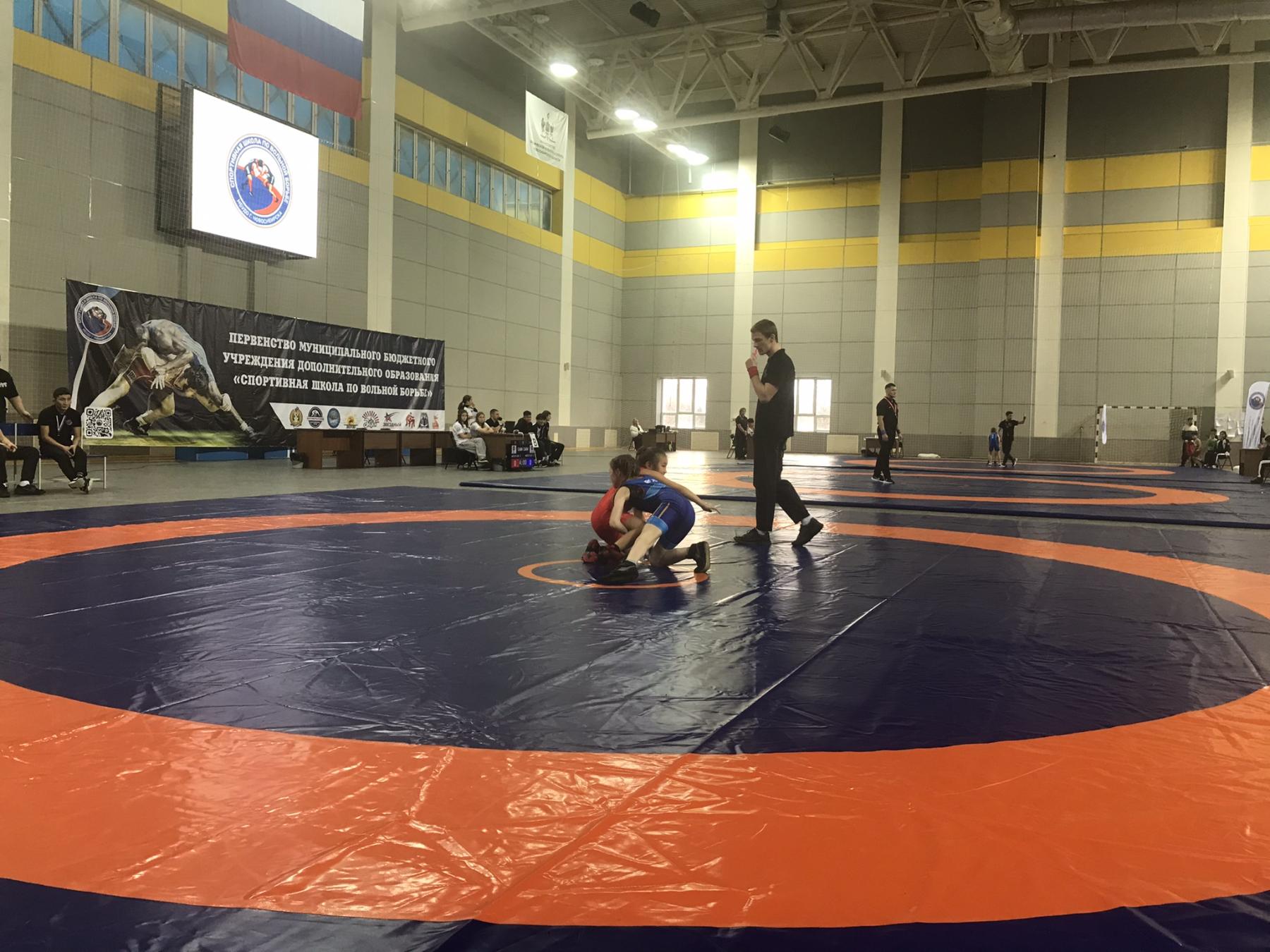 Фото Соревнования юных атлетов по вольной борьбе прошли в Новосибирске 2