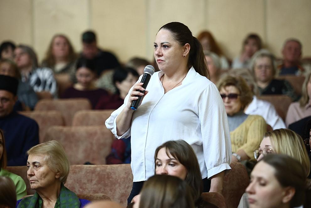 Фото Жители Дзержинского района обсудили с мэром Новосибирска проблемы транспорта и благоустройства 2 - Сиб.ФМ Фото Жители Дзержинского района обсудили с мэром Новосибирска проблемы транспорта и благоустройства 2