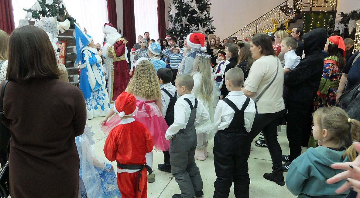 Фото В Новосибирской области на «Письма деду Морозу» ответили подарками 3