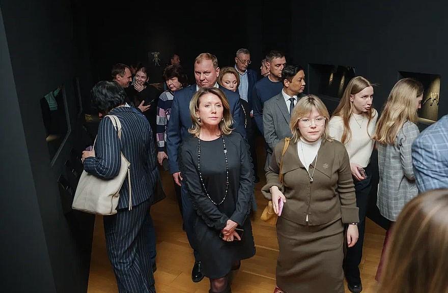 Фото В Художественном музее оживили древности: открылась выставка «Сны Сибири» 6 - Сиб.ФМ Фото В Художественном музее оживили древности: открылась выставка «Сны Сибири» 6