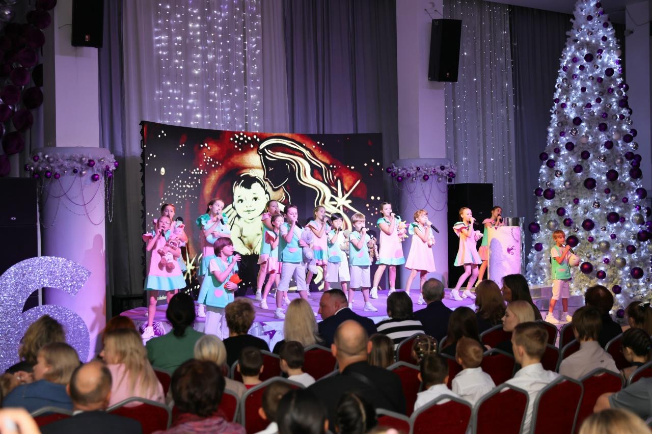 Фото Торжественный приём в честь многодетных матерей прошёл в Новосибирске 6