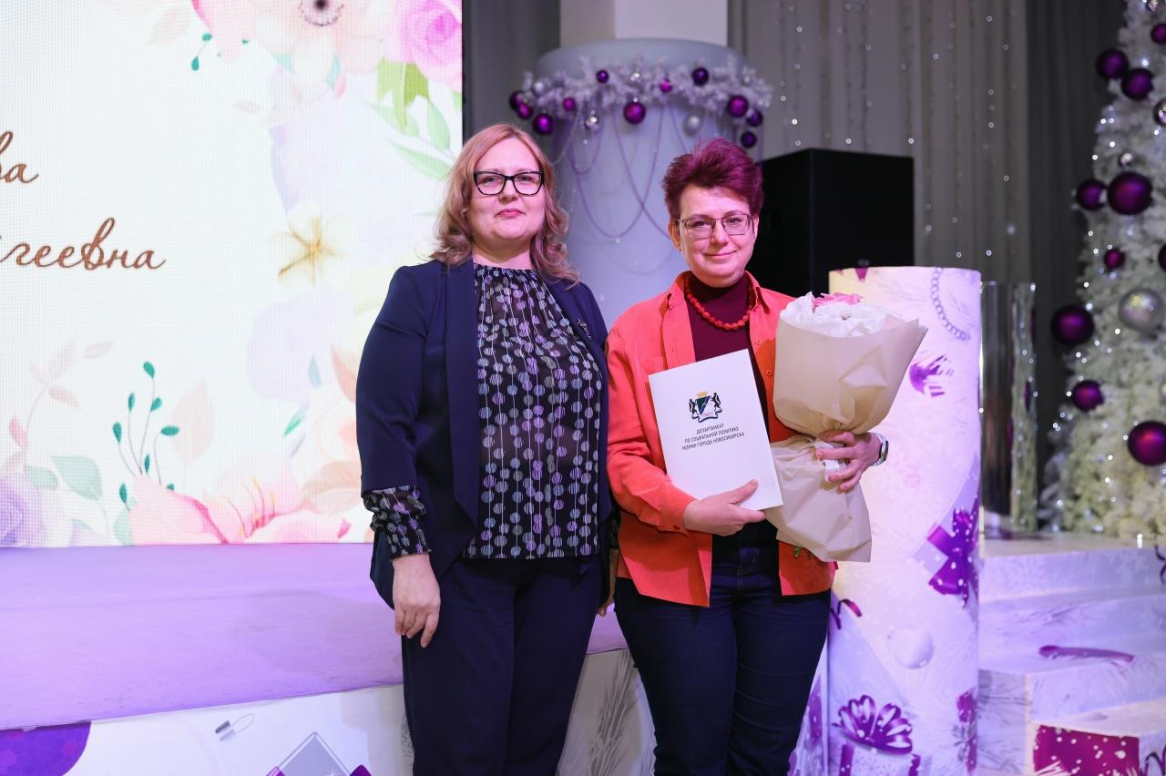 Фото Торжественный приём в честь многодетных матерей прошёл в Новосибирске 5