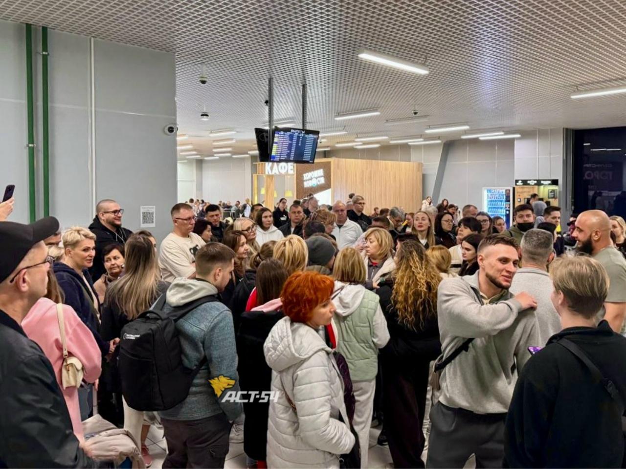 Фото Рейс 636 Новосибирск–Пхукет задержан более чем на восемь часов 2 - Сиб.ФМ Фото Рейс 636 Новосибирск–Пхукет задержан более чем на восемь часов 2