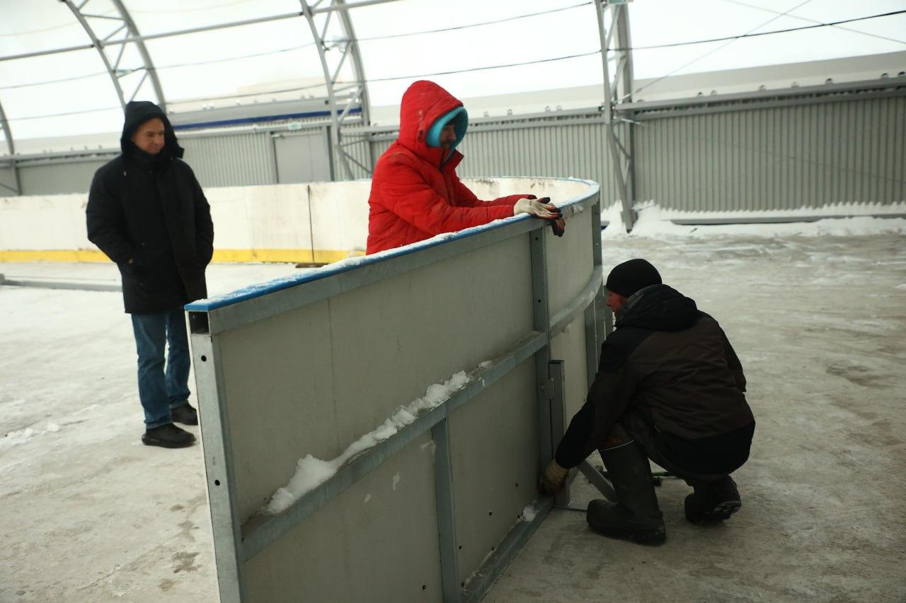 Фото В Кировском районе Новосибирска появится четвёртая крытая хоккейная коробка — на этот раз на аллее у улицы Петухова 4