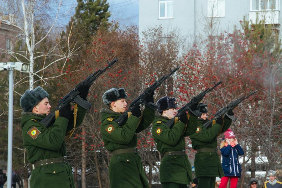 Начало праздника 23 февраля. Армия защитников Отечества в Новосибирске. Традиции праздника 23 февраля. Отмечание дня защитника Отечества. 23 Февраля в Новосибирске.