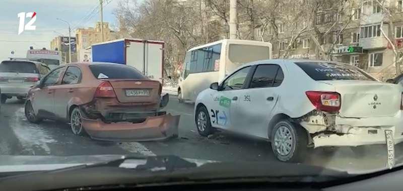 Экспертиза дтп закон. Авария на Красном пути Омск. Авария 8 декабря 2016 на Красном пути Омск. ДТП ОМСКСКАЯ область 13.10.2018 Шевроле крущ.