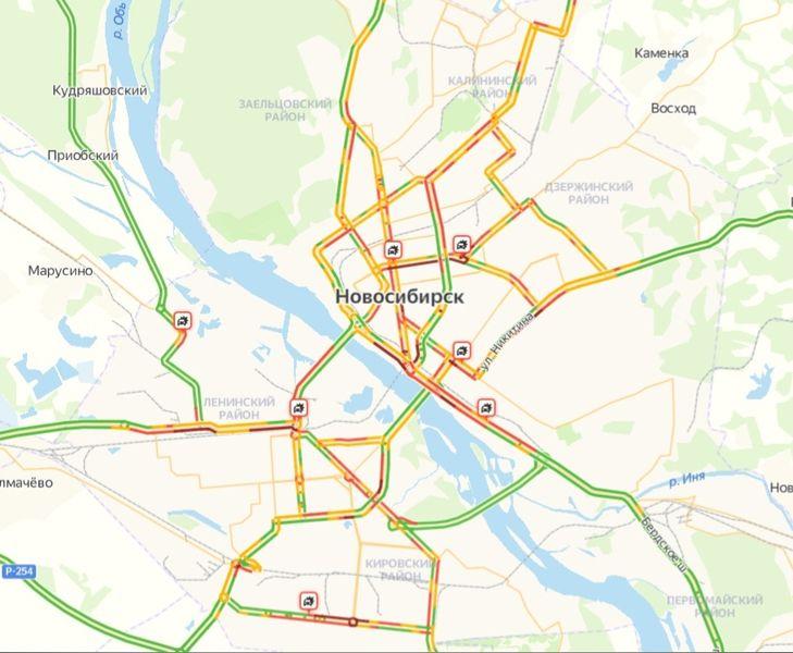 Фото Стоит весь город: 9-балльные пробки сковали Новосибирск вечером 18 февраля 2