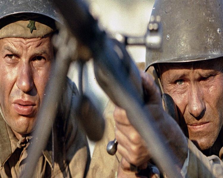 Фото «Т-34 », «Калашников», «А зори здесь тихие»: 10 лучших военных фильмов на 23 февраля 10