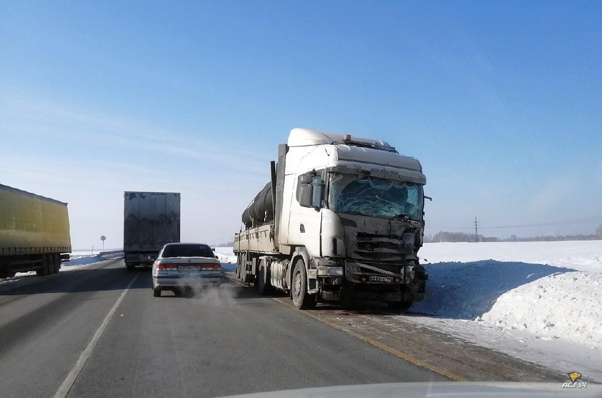 Фото Разорвало пополам: смертельное ДТП произошло на трассе Новосибирск - Томск 2