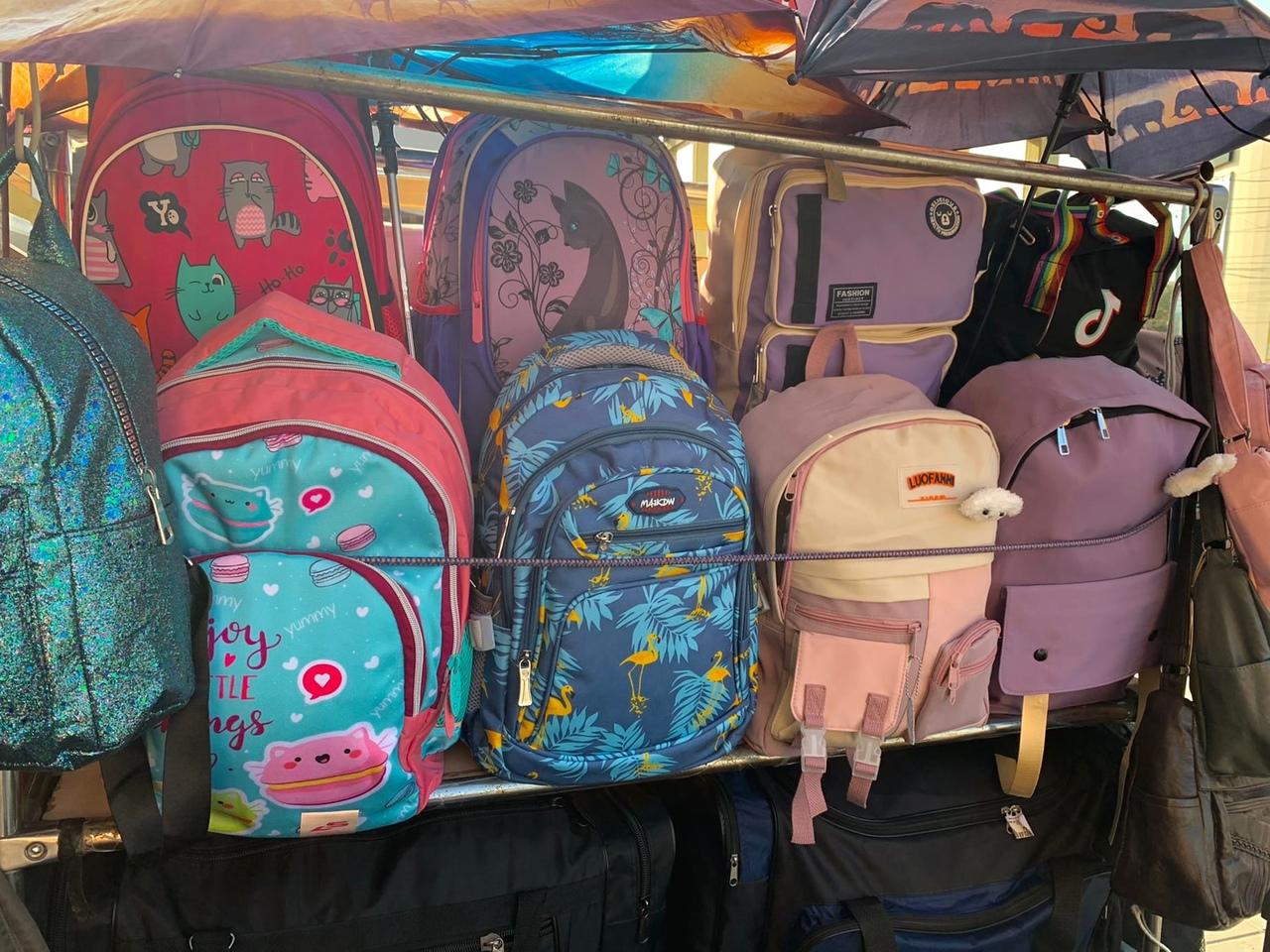 Фото Жительница Новосибирска пожаловалась на неподъёмный школьный рюкзак у дочери 4