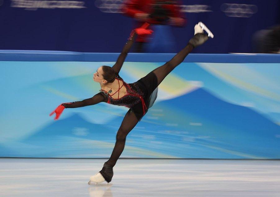 Фото «Переписывает историю фигурного катания»: как 15-летняя фигуристка Камила Валиева стала звездой Олимпиады-2022 в Пекине 3