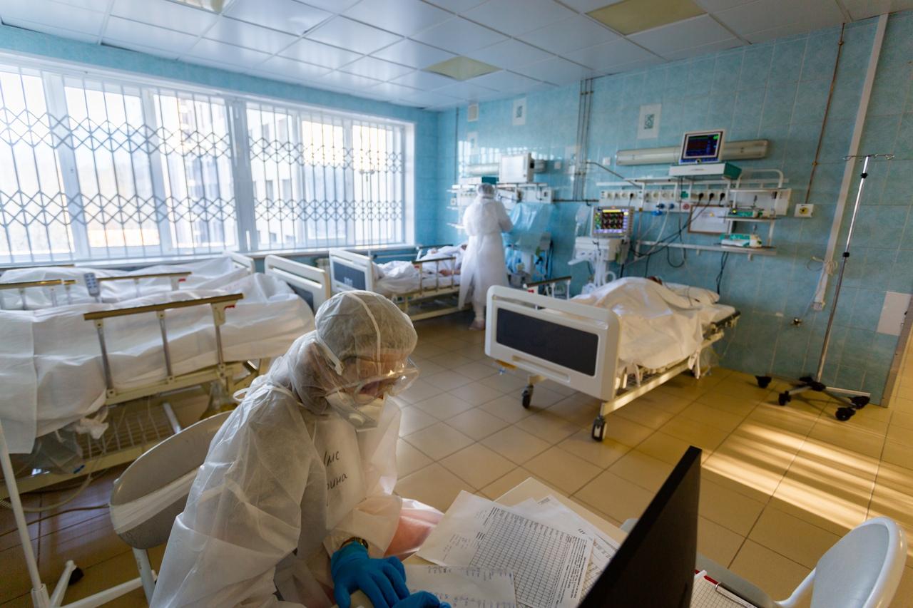Фото Коронавирус бьёт рекорды: в Новосибирской области COVID-19 за сутки заразились 715 человек – это максимум с начала пандемии 4