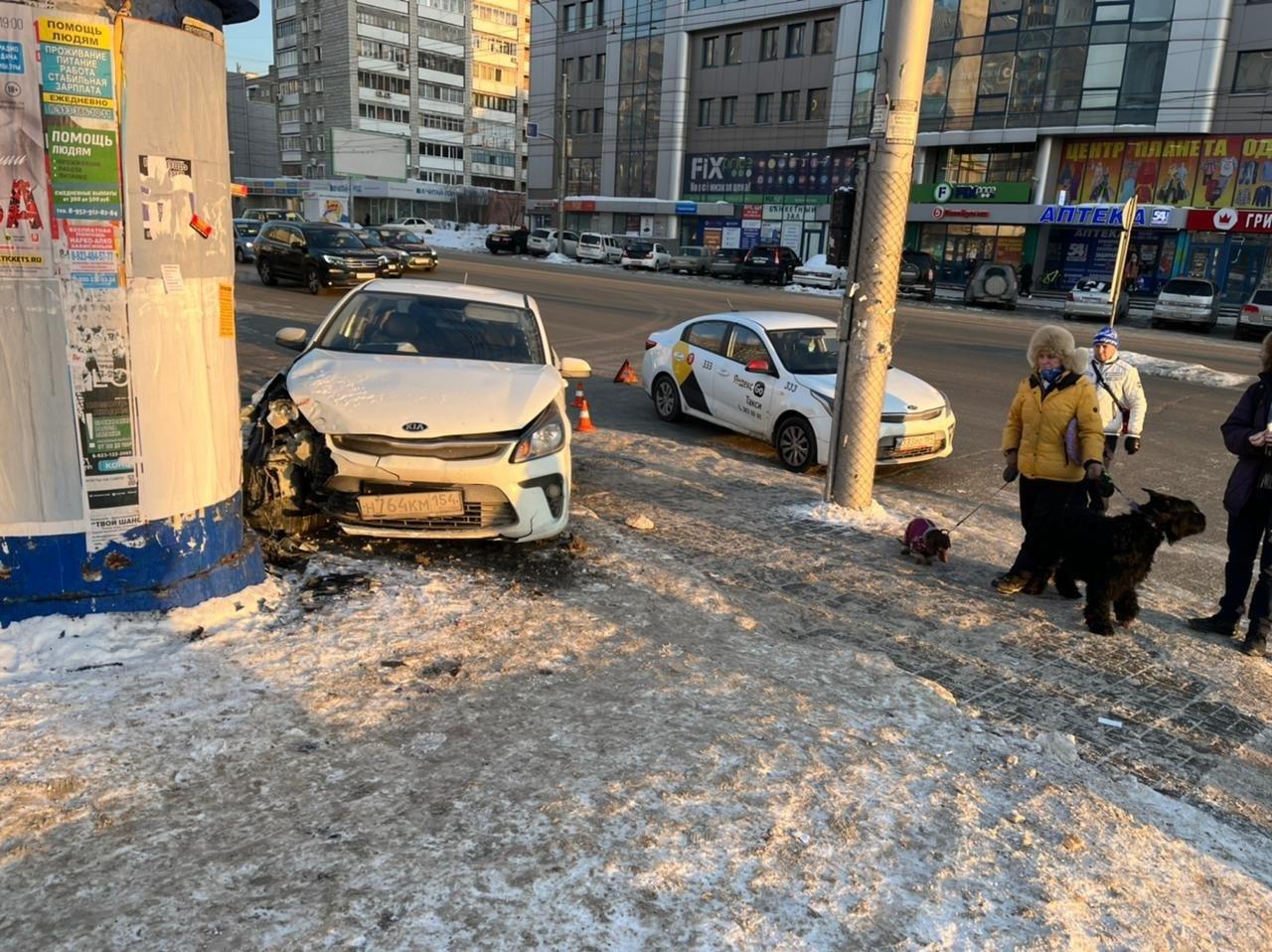 Фото «Люди кинулись помогать дедушке»: пассажир такси Uber раскрыл подробности ДТП с гибелью 86-летнего мужчины в Новосибирске 2