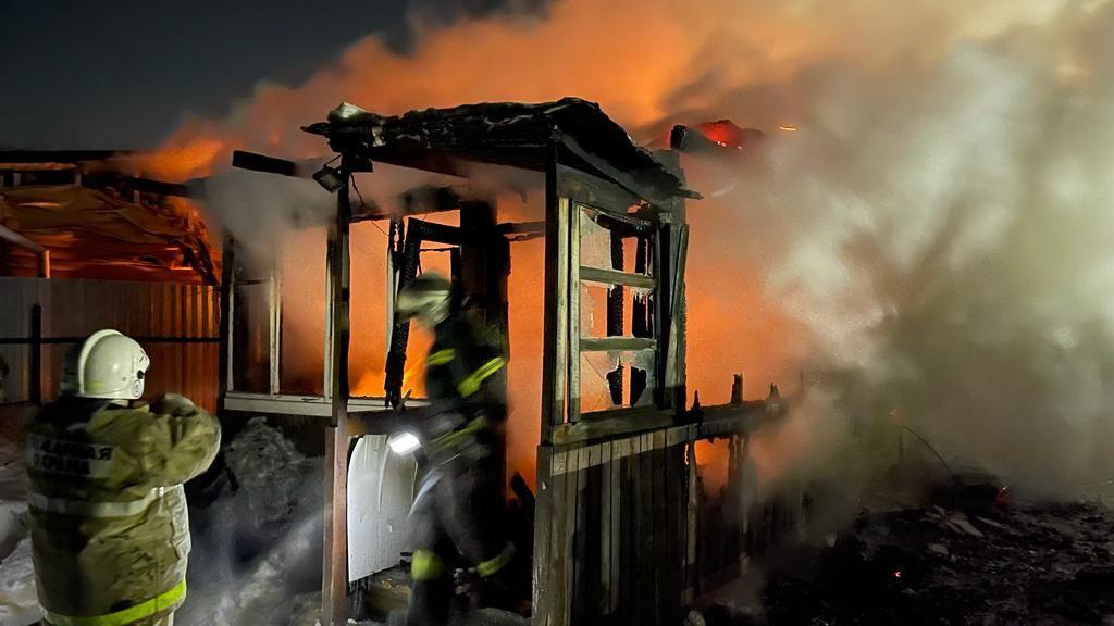 Фото В Новосибирской области сгорел частный дом 2