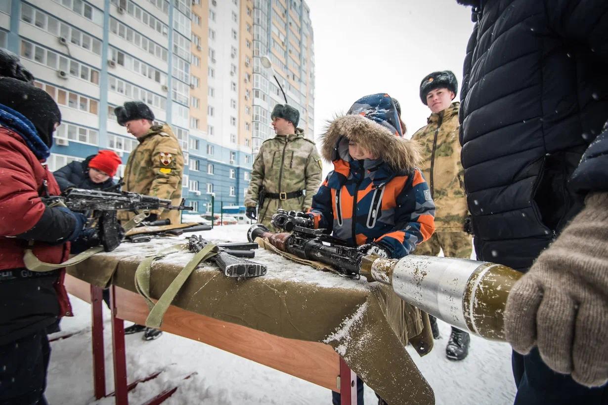 Фото В Новосибирске 23 Февраля отметили солдатской кашей и выступлением спецназа 3