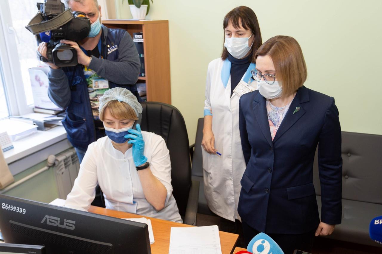 Фото В Новосибирске изменили работу call-центров поликлиник из-за большого количества вызовов 2