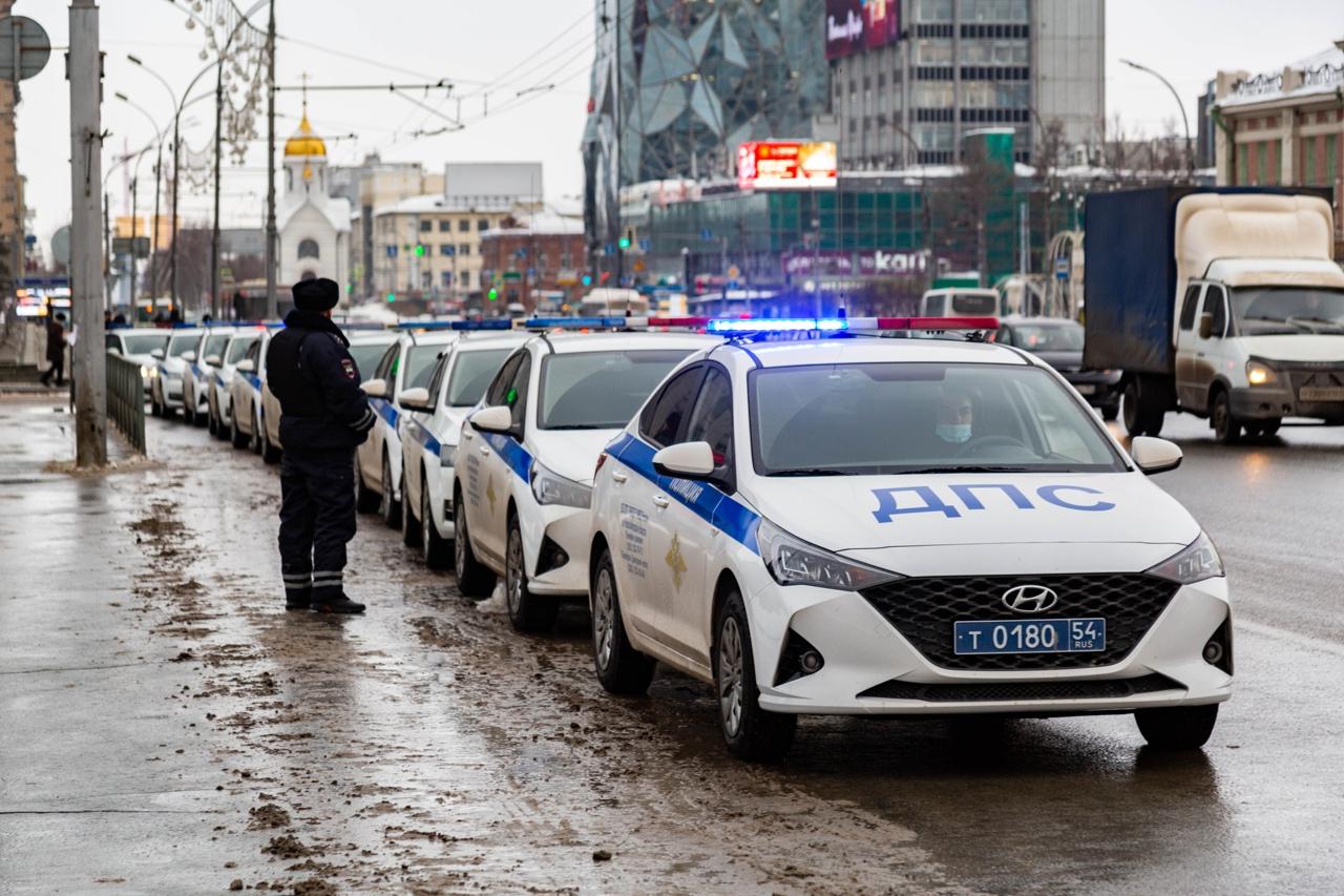 Фото В центре Новосибирска появились автозаки и полицейские 25 февраля 3