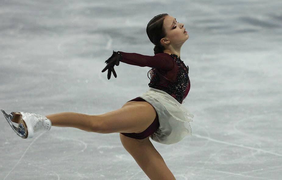 Фото «Почему плакала? Я тут 3 недели без мамы, без собак»: Александра Трусова зареклась не выходить на лёд после серебра Олимпиады в Пекине 2