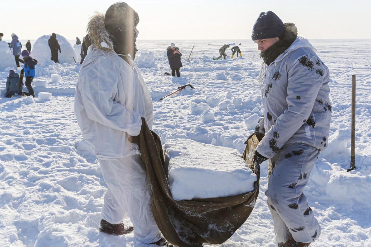Фото «Город эскимосов» построили на льду Обского водохранилища в Новосибирске 4