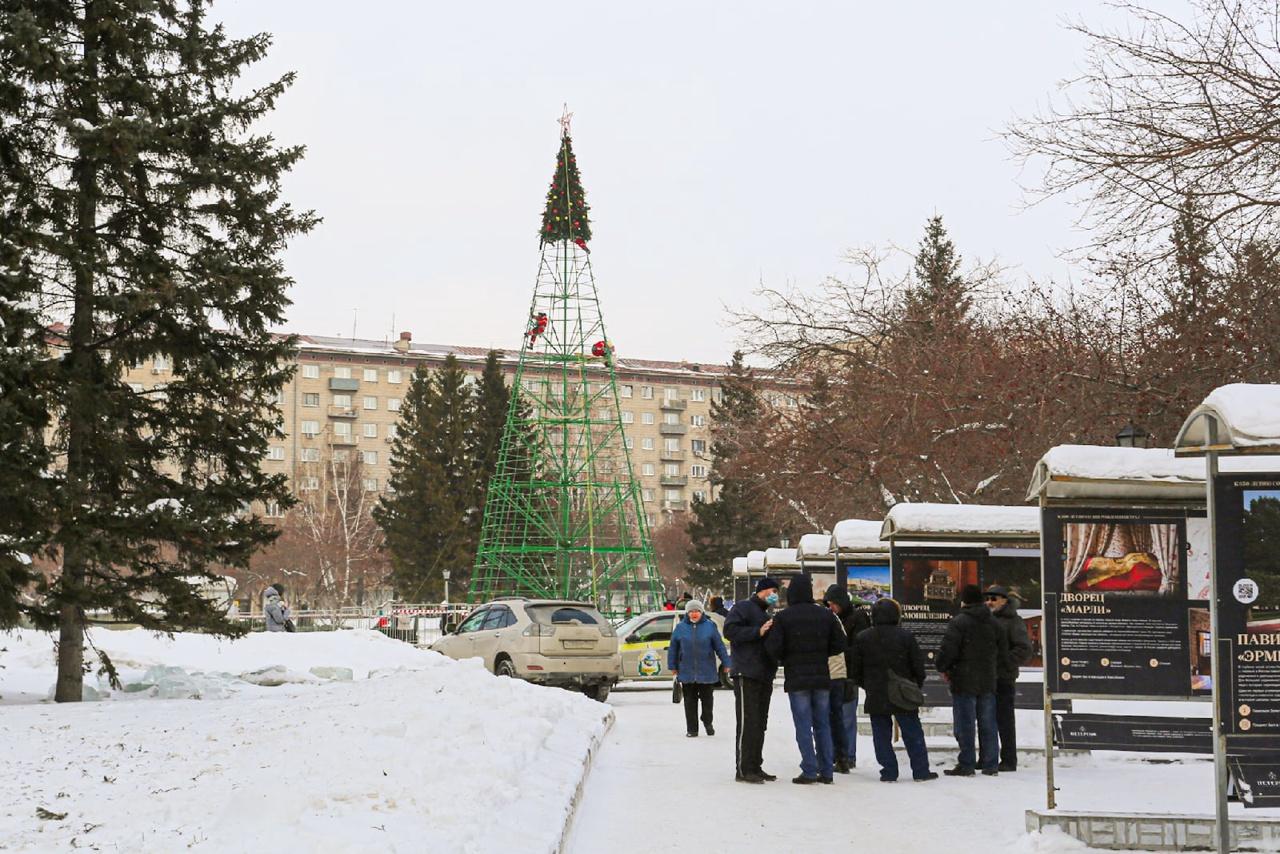 Фото В Новосибирске убрали ёлку и каток напротив НОВАТа 7