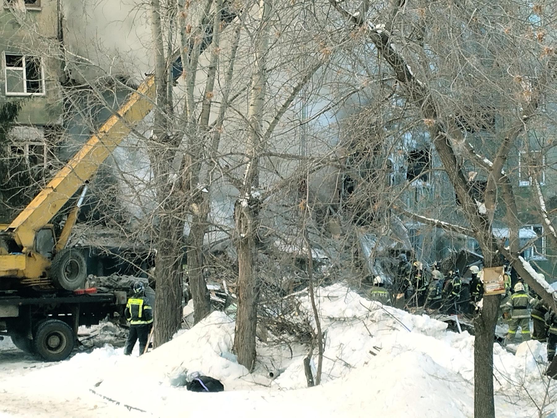 Фото Восстановлению не подлежит: в Новосибирске из-за взрыва газа обрушились подъезды пятиэтажки 7