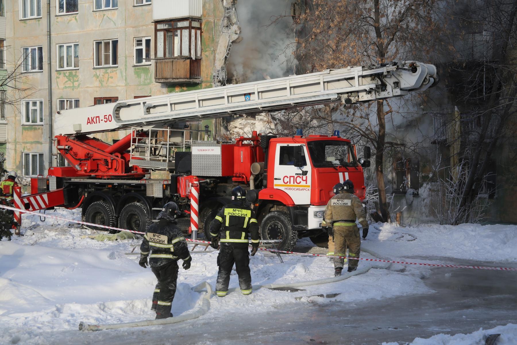 Фото Восстановлению не подлежит: в Новосибирске из-за взрыва газа обрушились подъезды пятиэтажки 3
