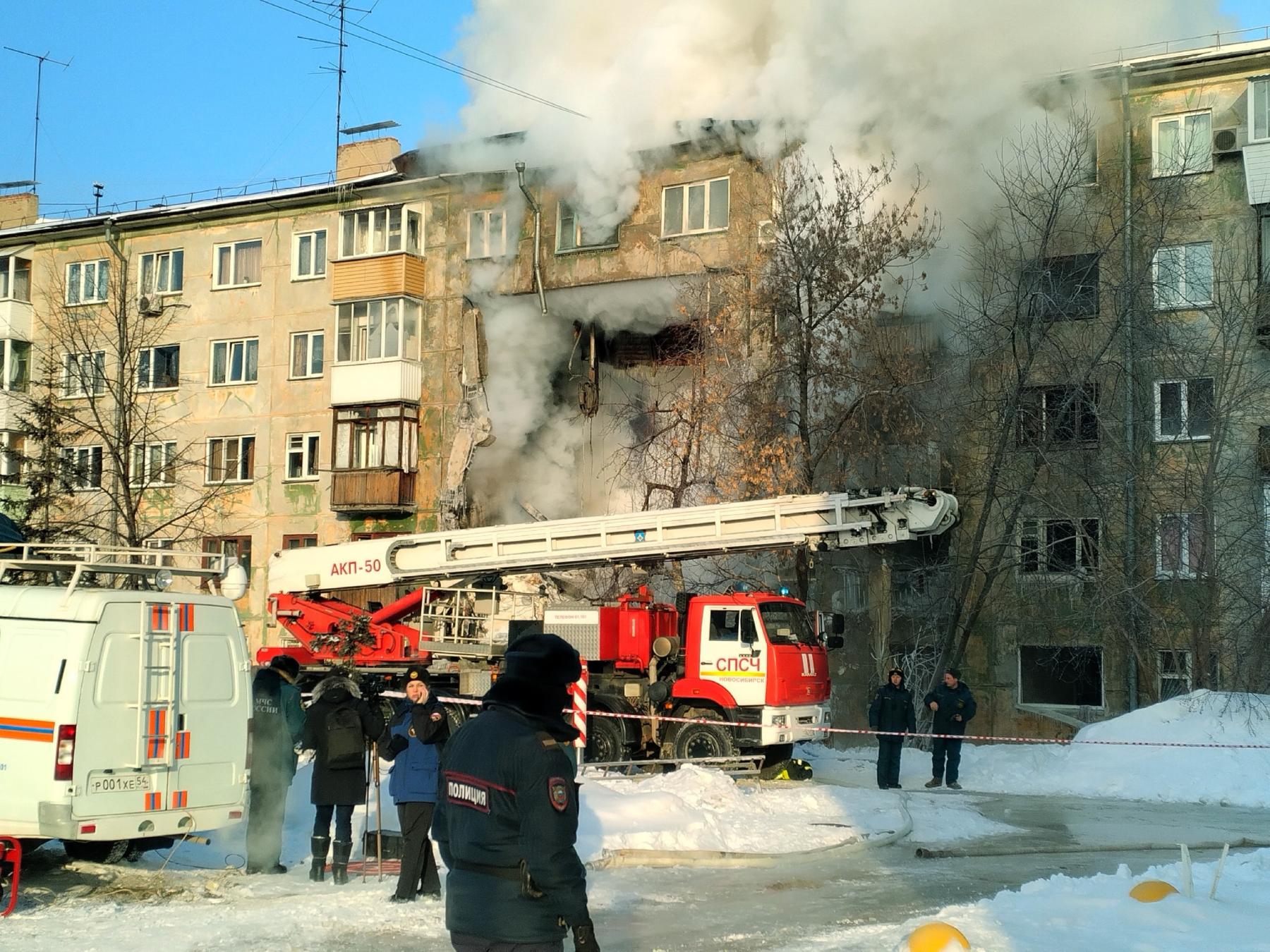 Фото Восстановлению не подлежит: в Новосибирске из-за взрыва газа обрушились подъезды пятиэтажки 5