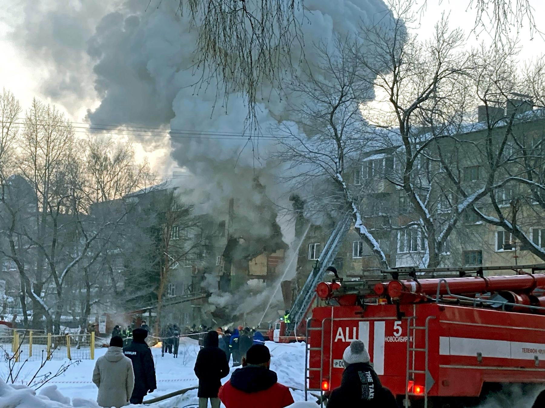 Фото Восстановлению не подлежит: в Новосибирске из-за взрыва газа обрушились подъезды пятиэтажки 4
