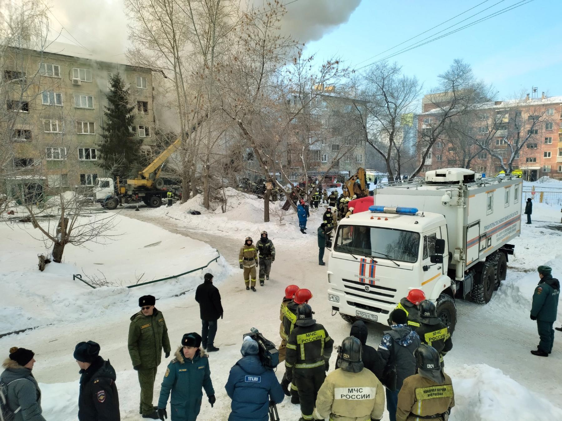 Фото Восстановлению не подлежит: в Новосибирске из-за взрыва газа обрушились подъезды пятиэтажки 8