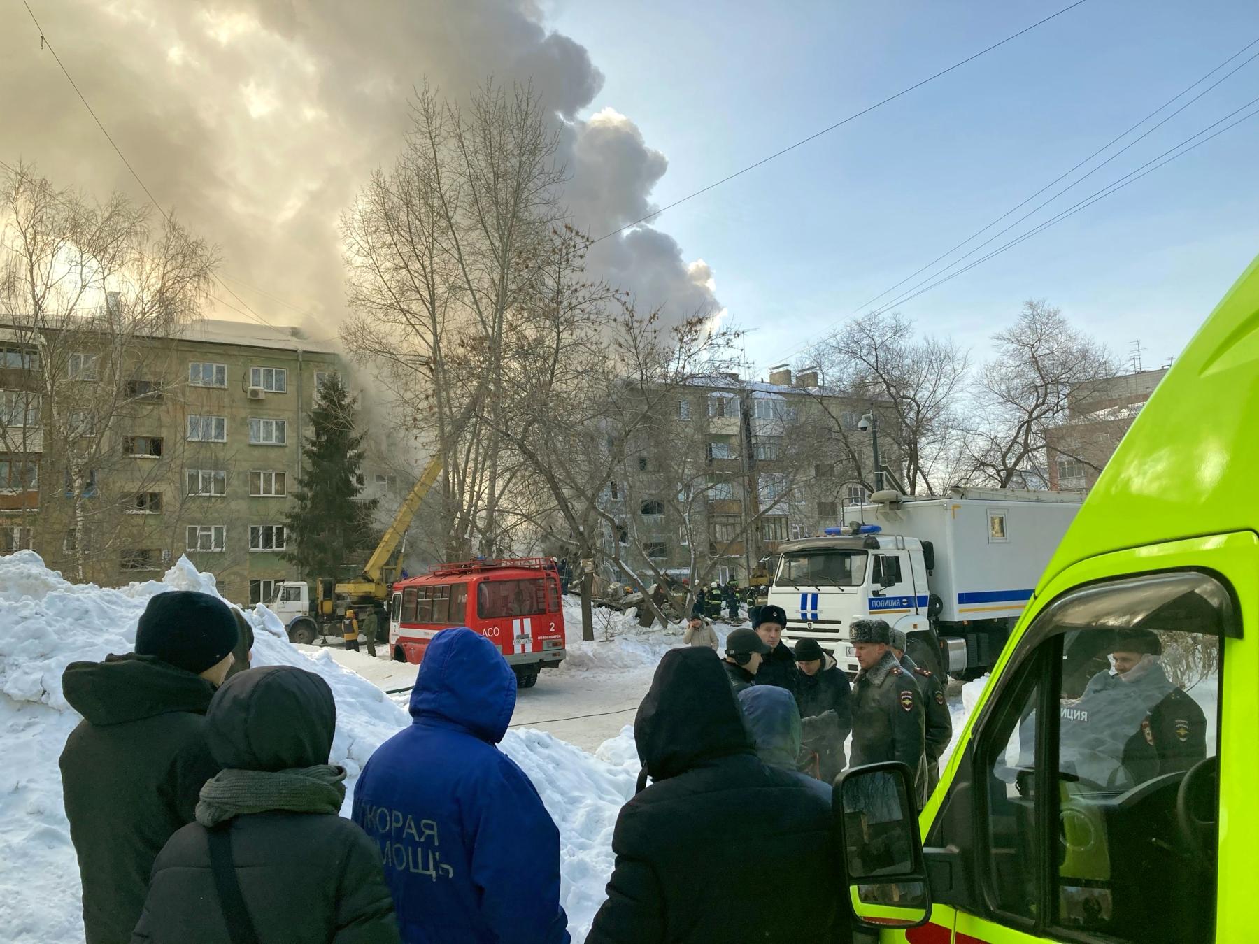 Фото Восстановлению не подлежит: в Новосибирске из-за взрыва газа обрушились подъезды пятиэтажки 10
