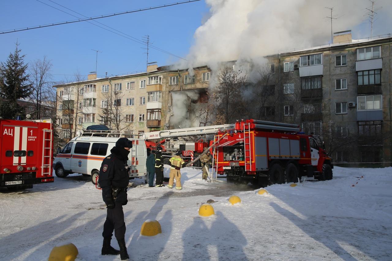 Фото В Новосибирске полиция оцепила взорвавшийся дом для исключения мародерства 2