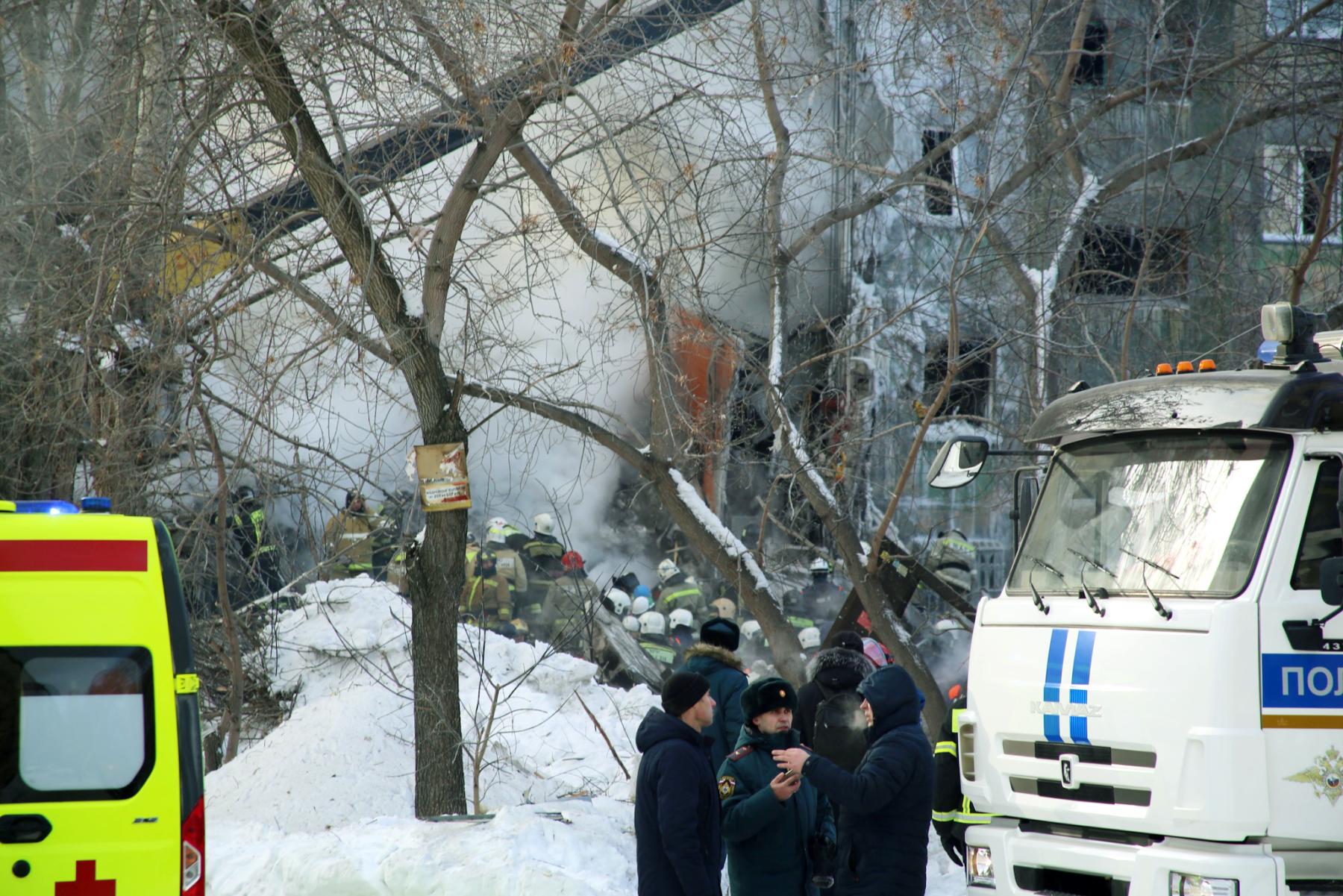 Фото Восстановлению не подлежит: в Новосибирске из-за взрыва газа обрушились подъезды пятиэтажки 6