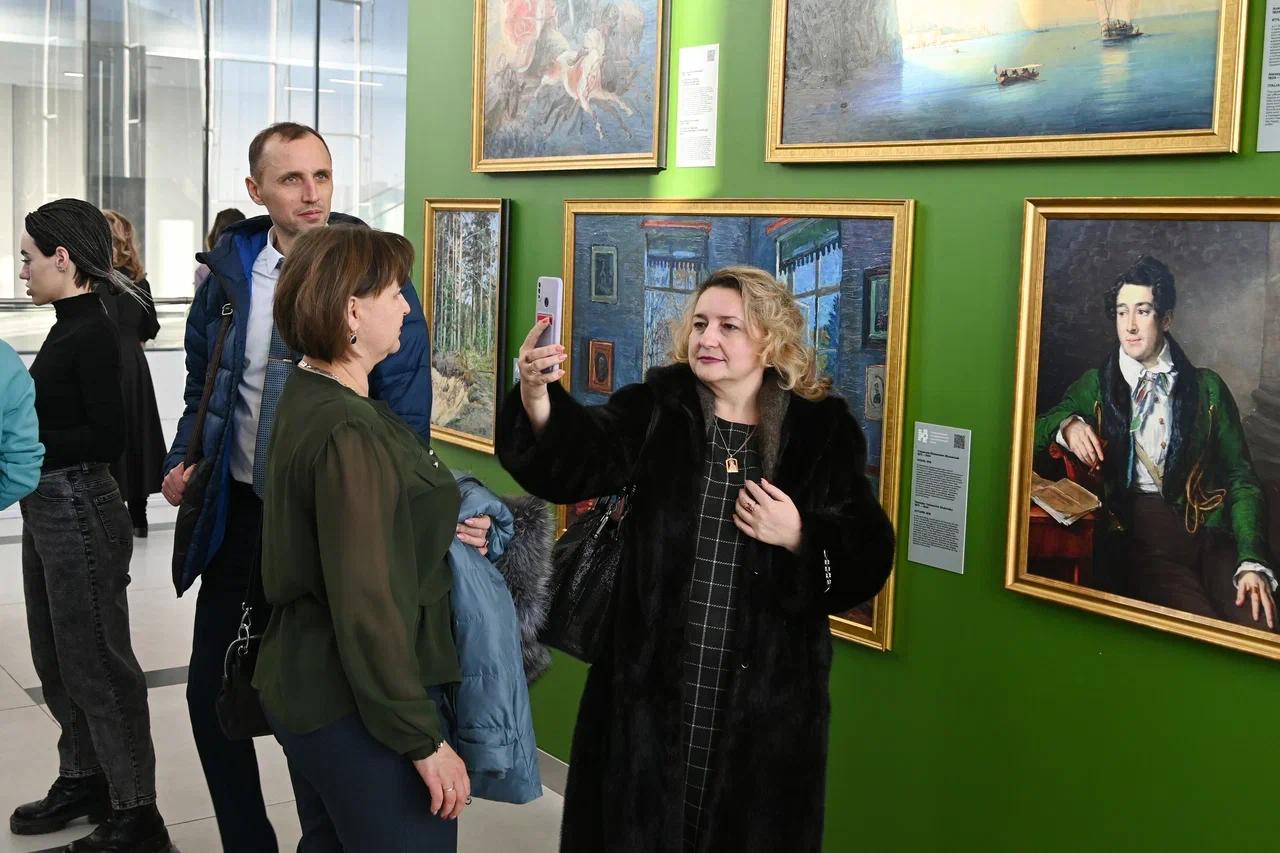 Фото Новосибирский художественный музей открыл свое отделение в аэропорту Толмачево 7