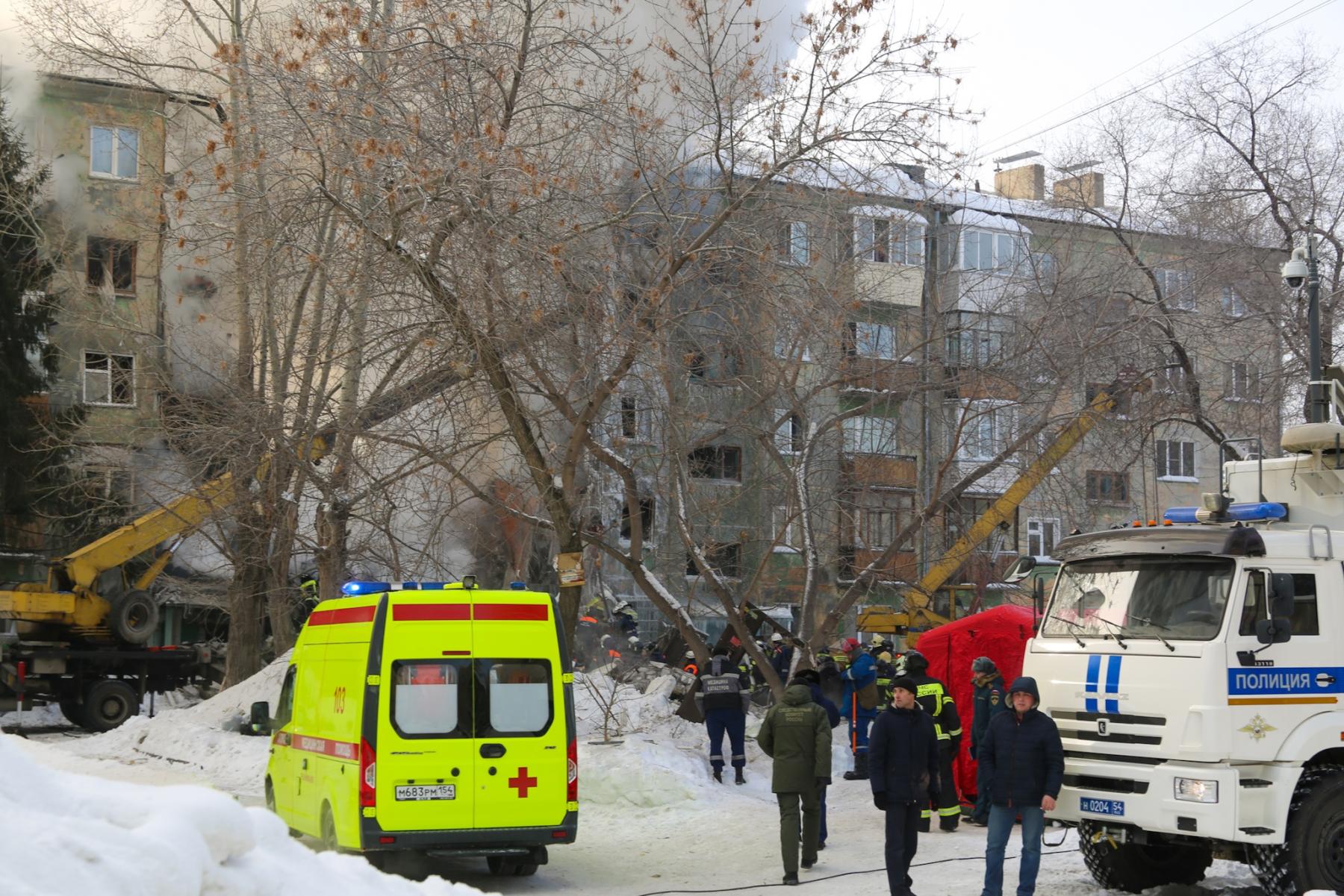 Фото Восстановлению не подлежит: в Новосибирске из-за взрыва газа обрушились подъезды пятиэтажки 14