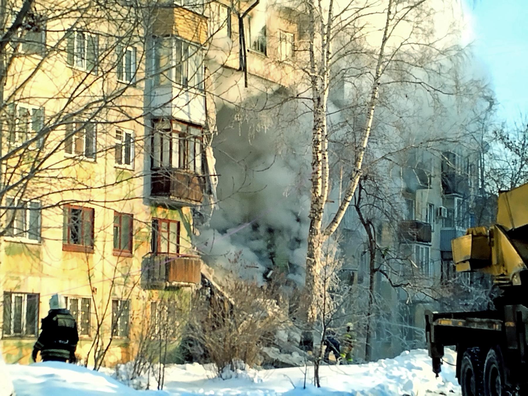 Фото Восстановлению не подлежит: в Новосибирске из-за взрыва газа обрушились подъезды пятиэтажки 16