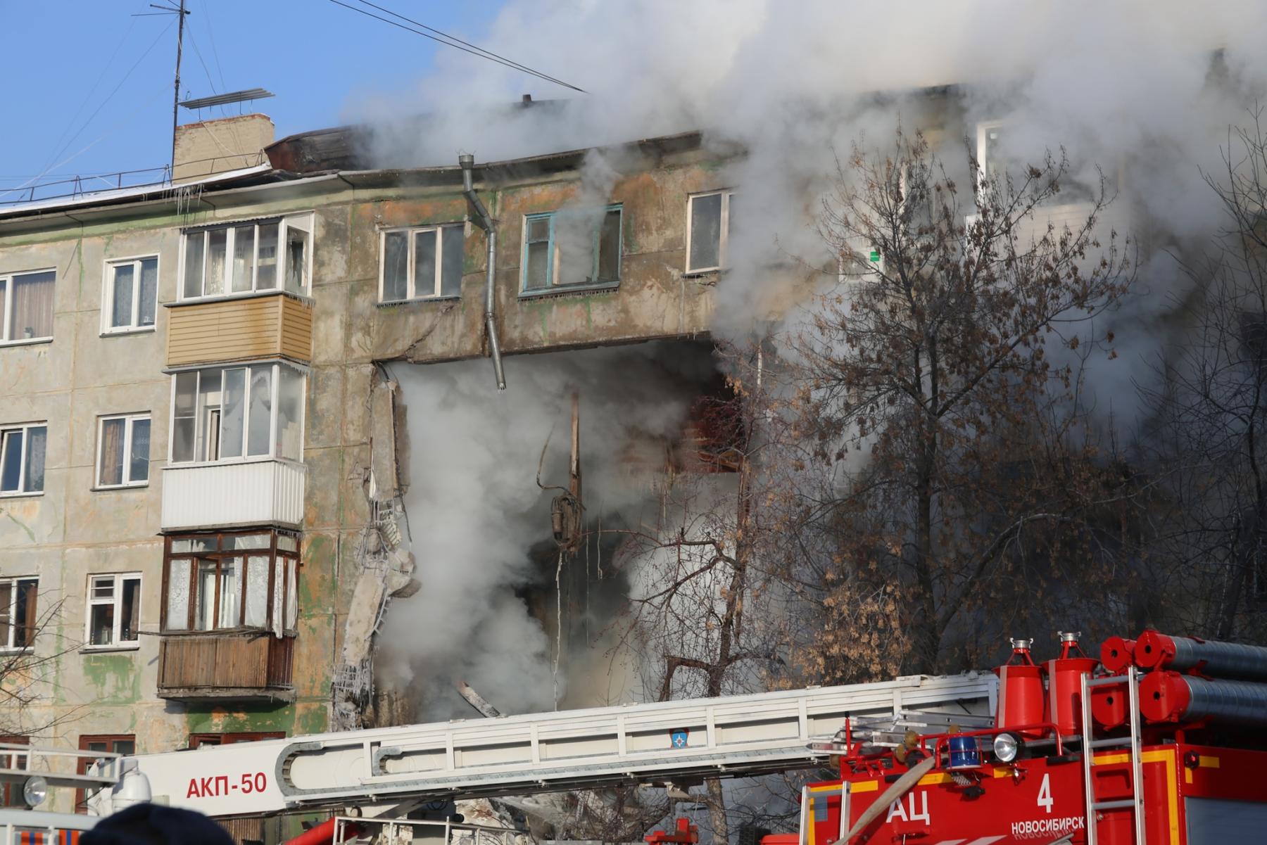 Фото Восстановлению не подлежит: в Новосибирске из-за взрыва газа обрушились подъезды пятиэтажки 21