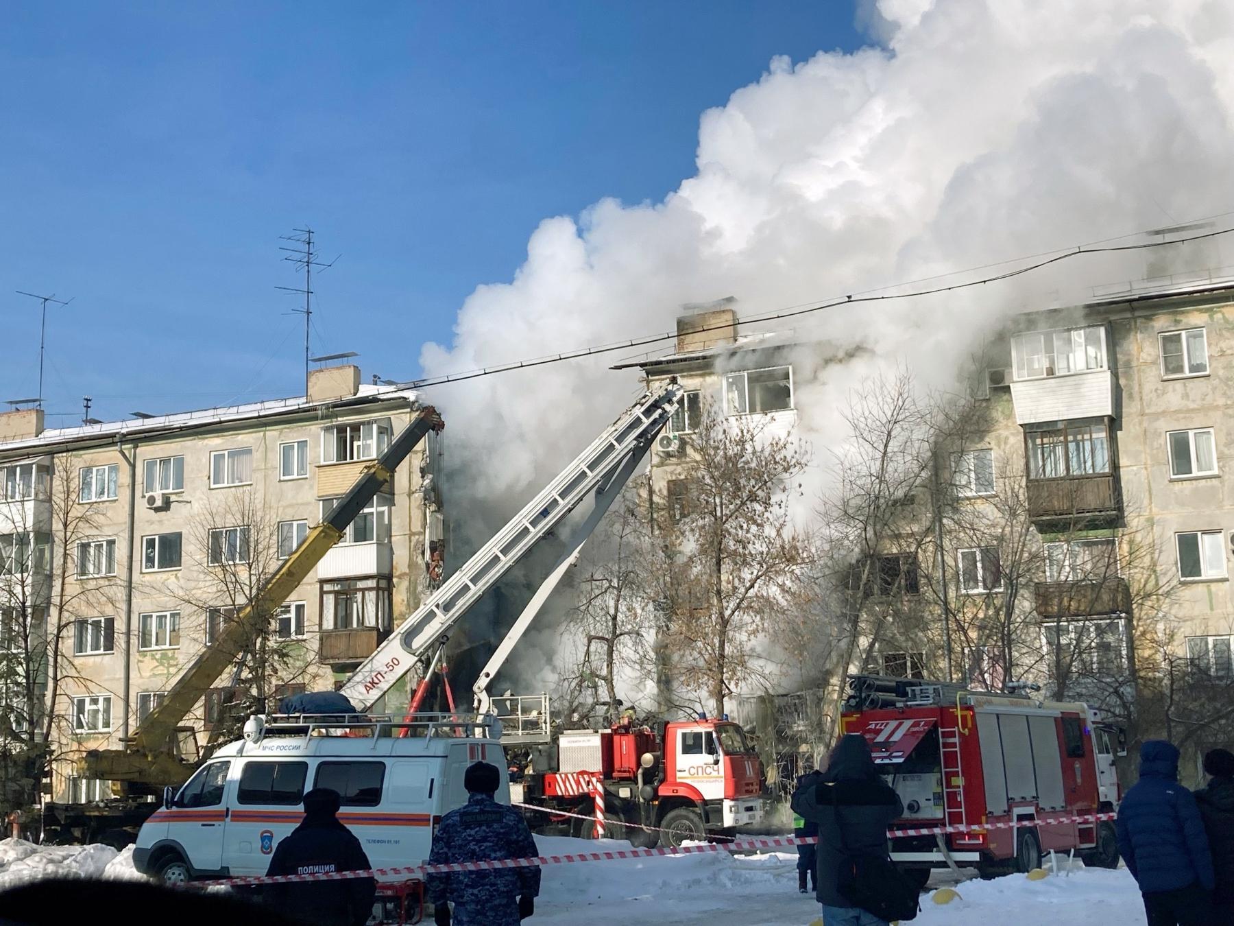 Фото Восстановлению не подлежит: в Новосибирске из-за взрыва газа обрушились подъезды пятиэтажки 23