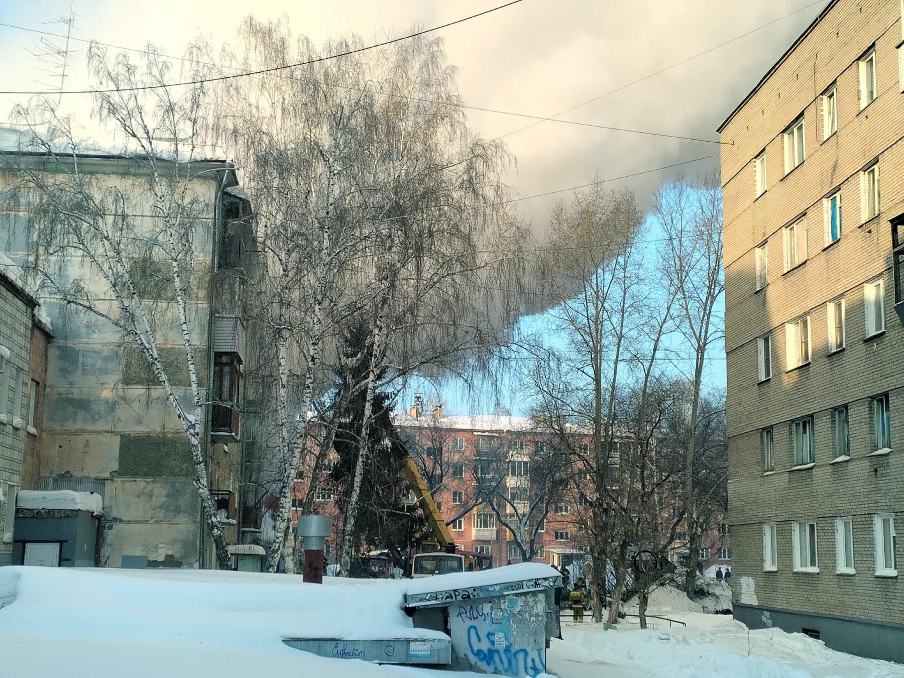 Фото Восстановлению не подлежит: в Новосибирске из-за взрыва газа обрушились подъезды пятиэтажки 24