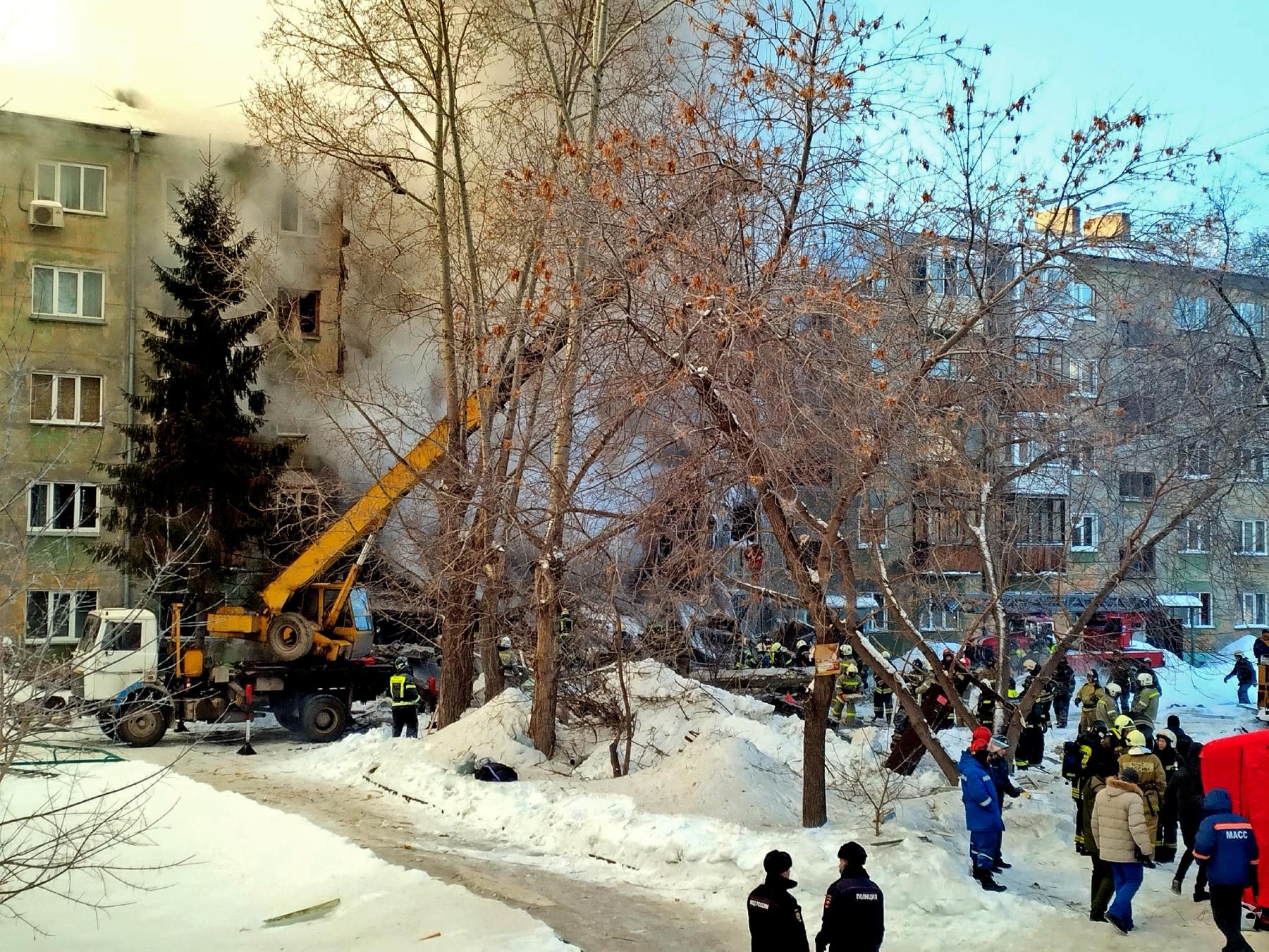 Фото Восстановлению не подлежит: в Новосибирске из-за взрыва газа обрушились подъезды пятиэтажки 26