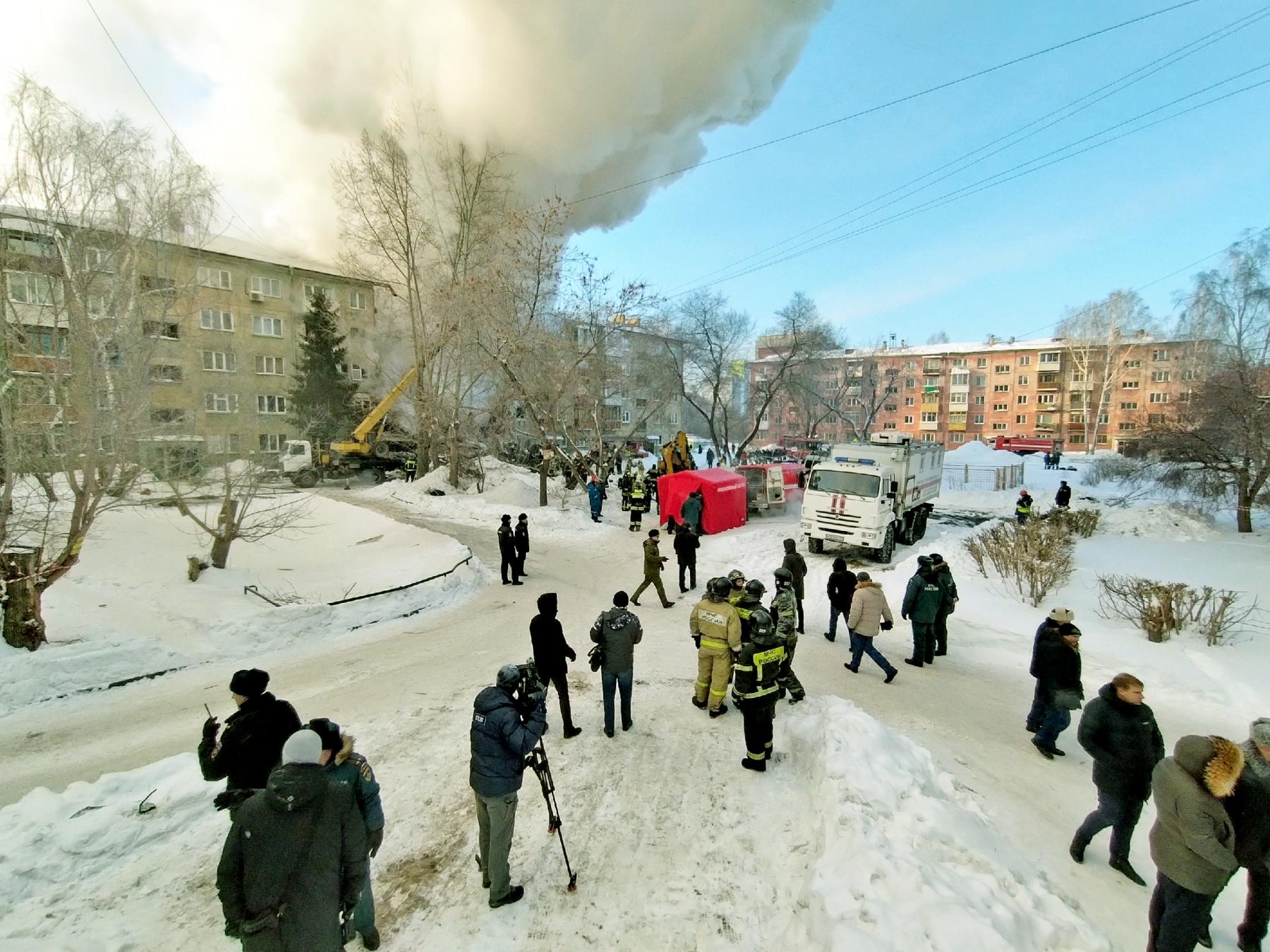 Фото Восстановлению не подлежит: в Новосибирске из-за взрыва газа обрушились подъезды пятиэтажки 32
